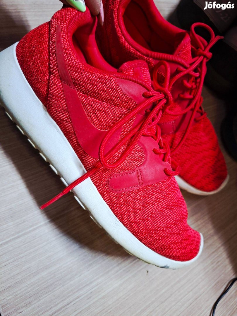 38,5-es Nike női sportcipő