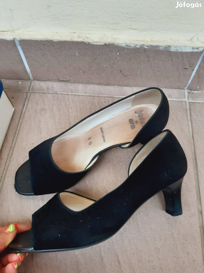 38-as ARA nyitott orrú fekete alkalmi női cipő
