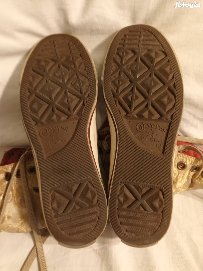 38-as Converse tornacipő