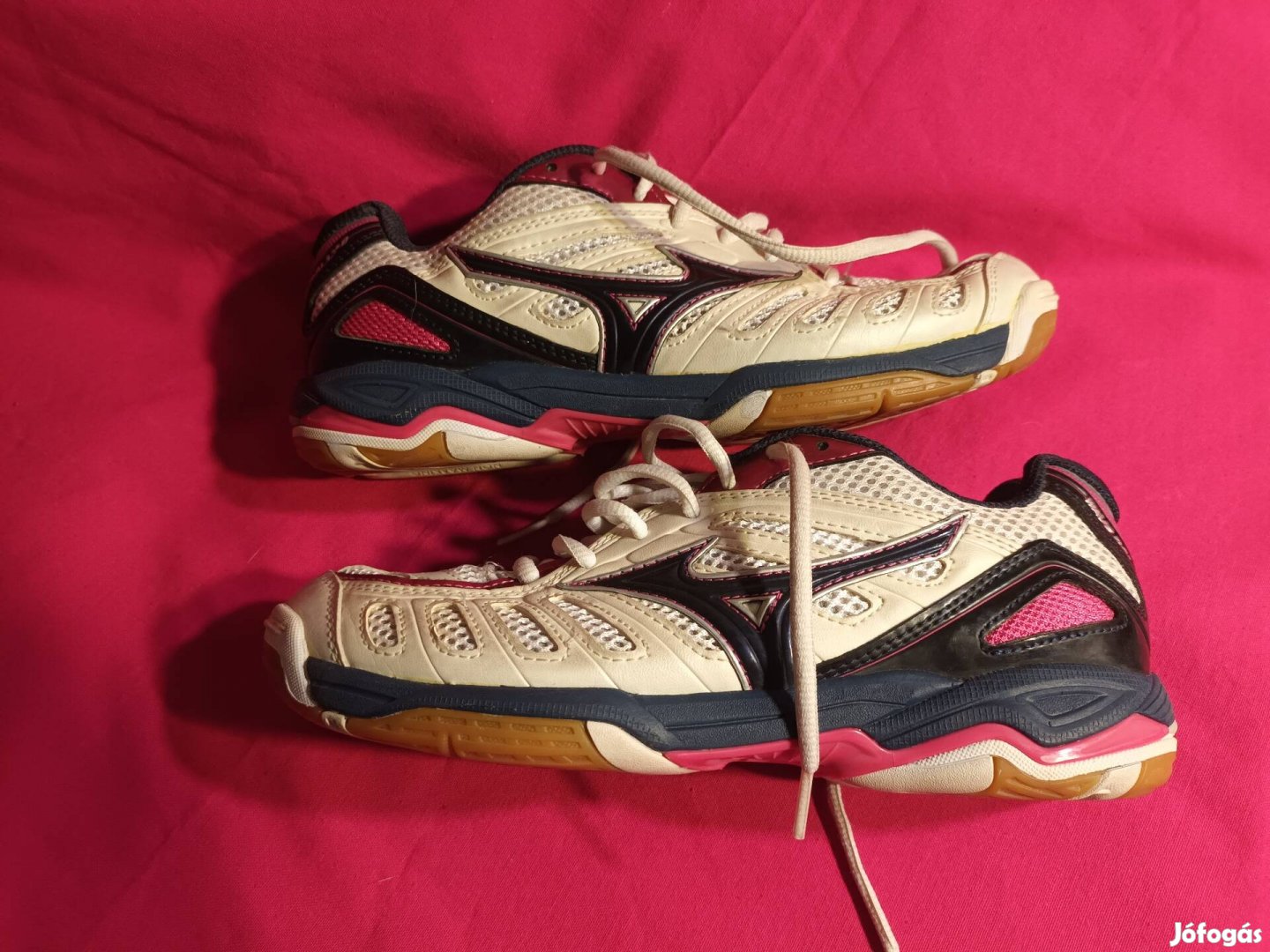 38-as Mizuno futócipő