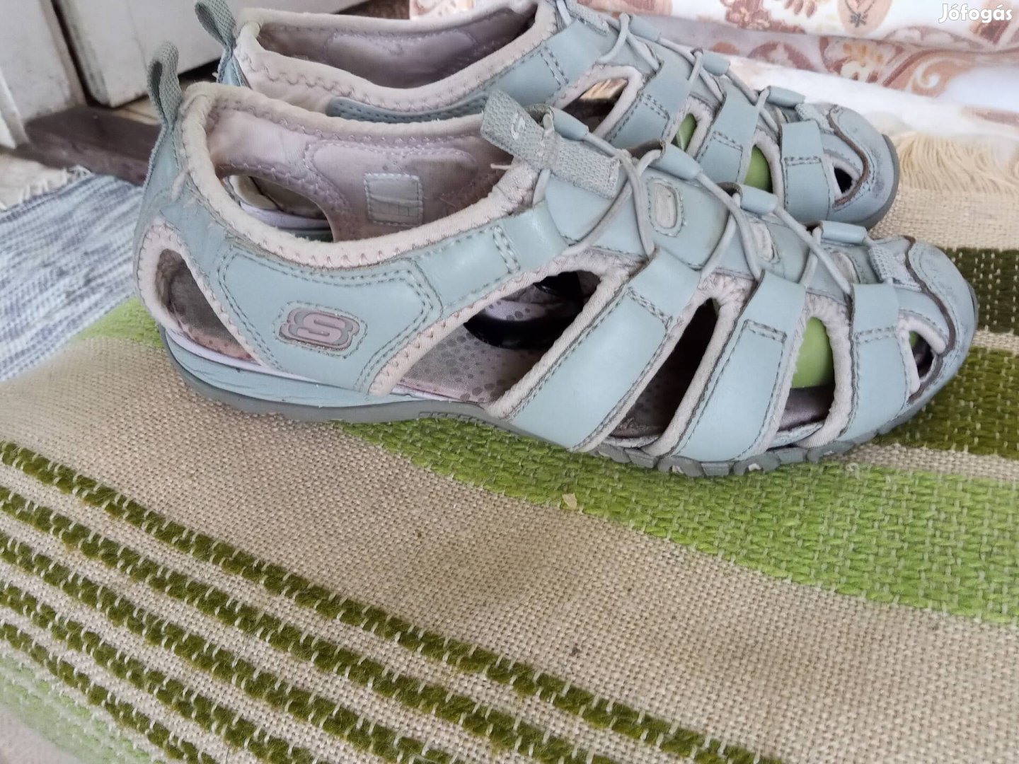 38-as Skechers puha, kényelmes nyári cipő.