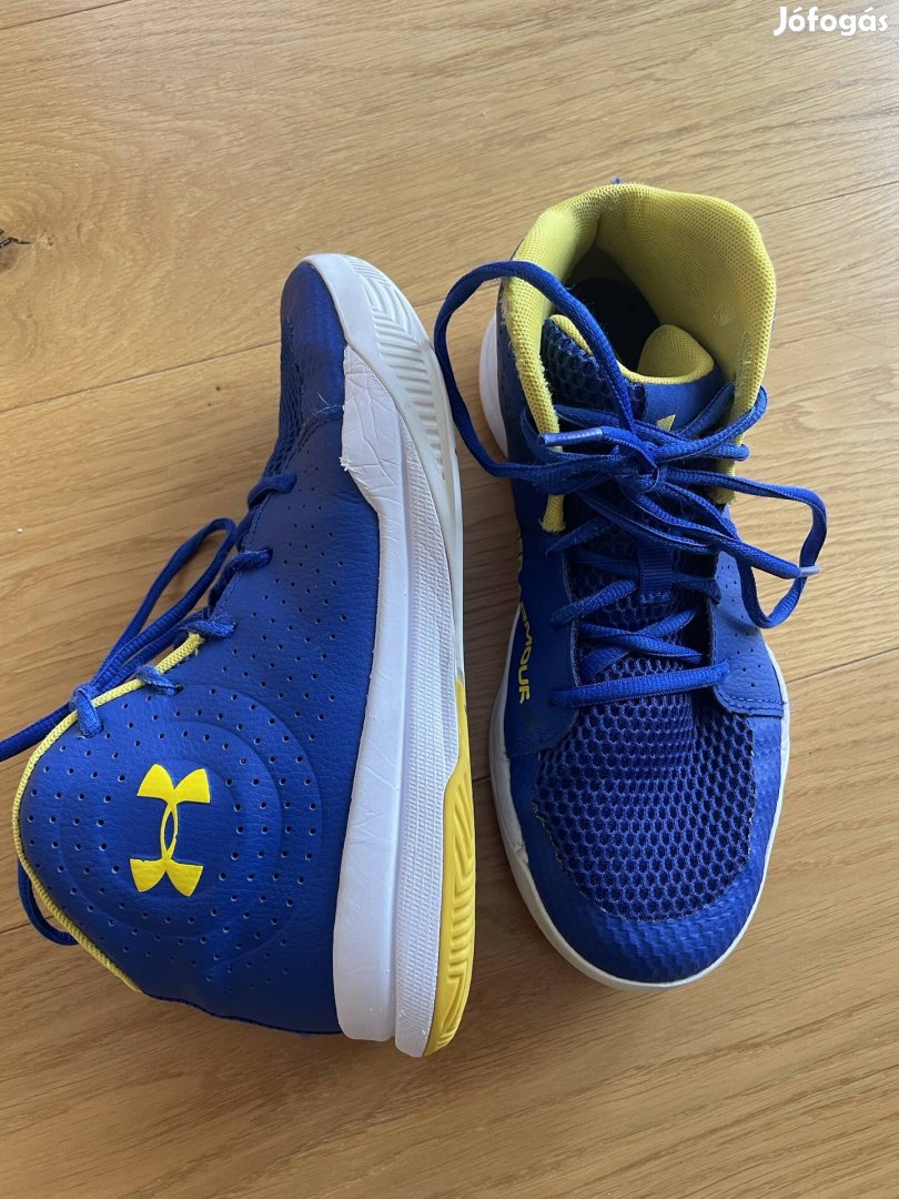 38-as Under Armour kosárcipő / kosárlabda cipő