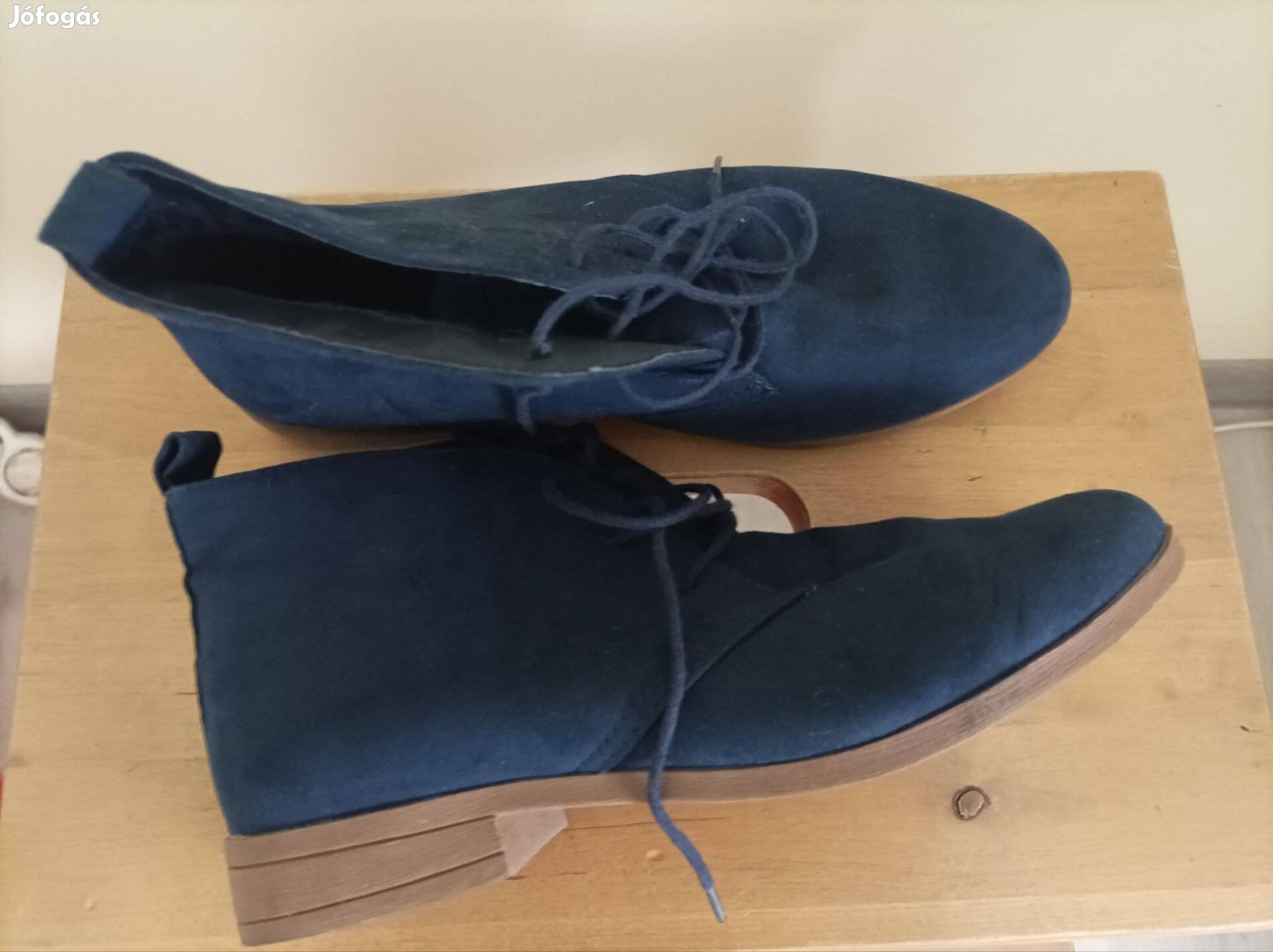38-as cipők sötétkék színben