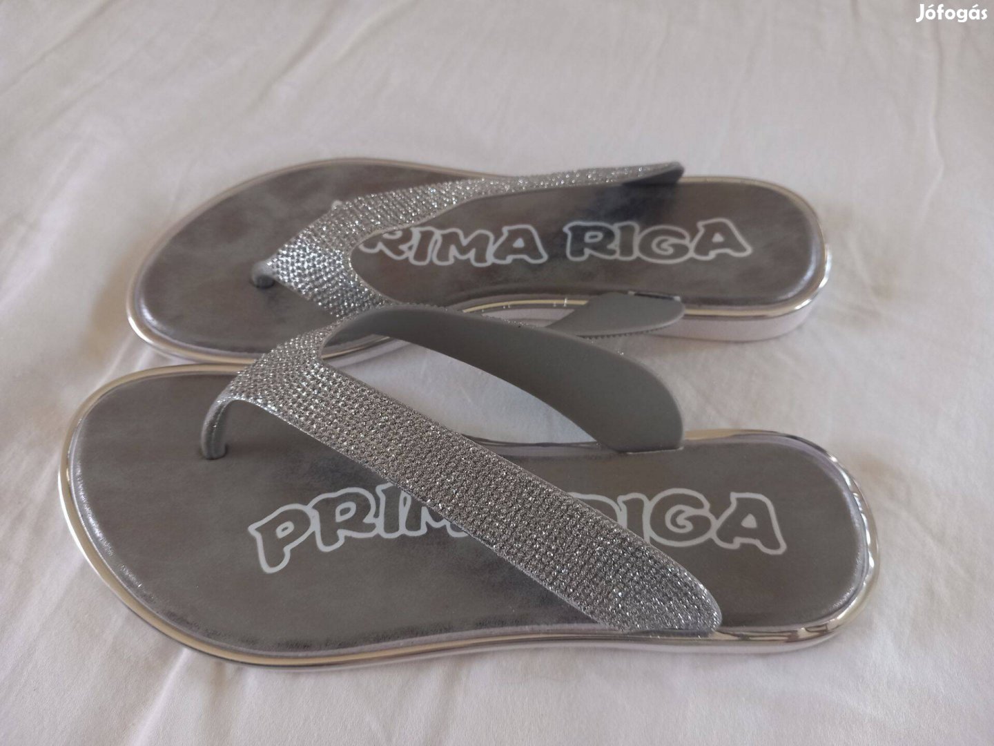 38-as ezüst (csillogós) flip flop papucs
