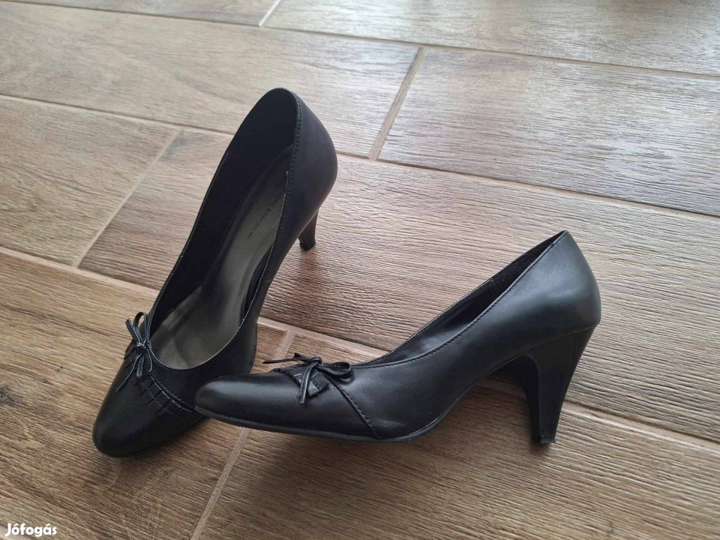 38-as fekete műbőr női cipő