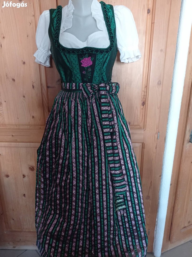 38-as hosszú dirndl ruha köténnyel 