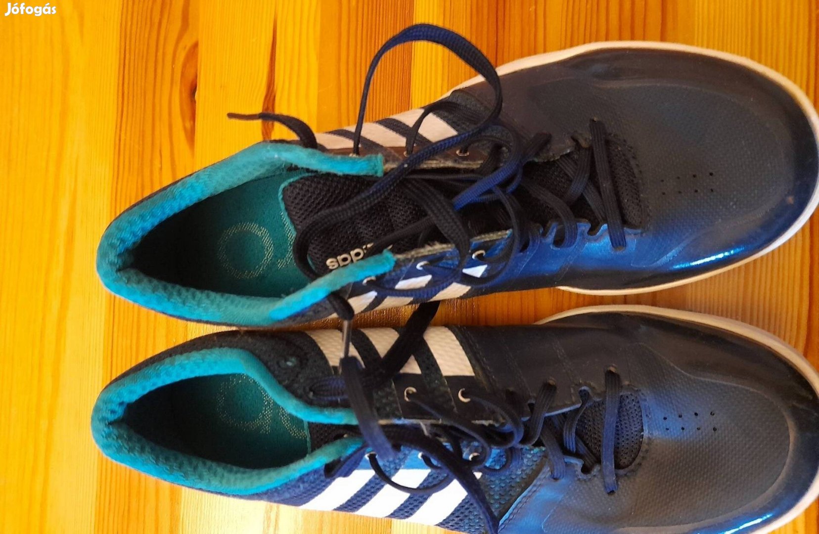 38-as kék speciális Adidas távolugró cipő