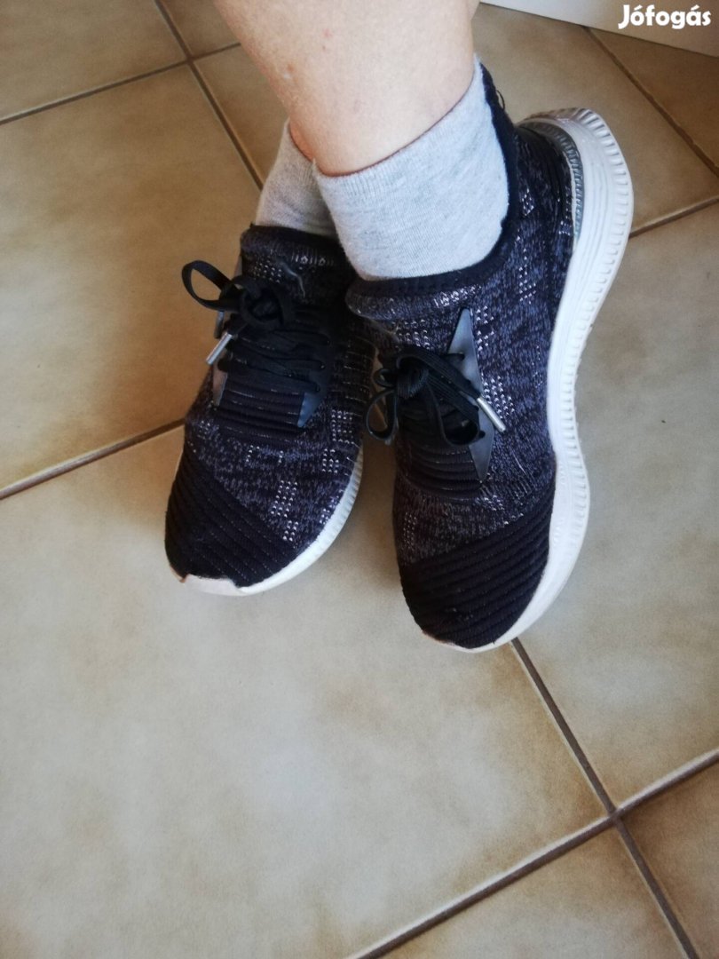38 as könnyű Puma cipő