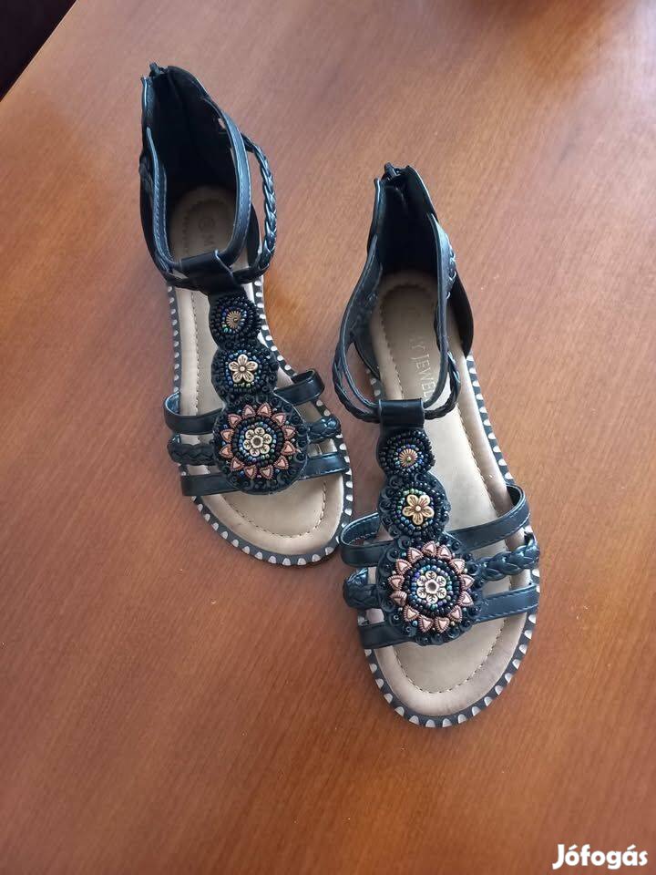 38-as lány szandál