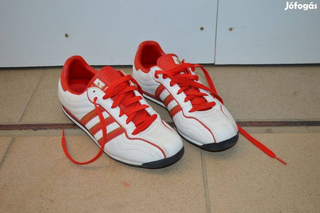 38-as női Adidas sportcipő