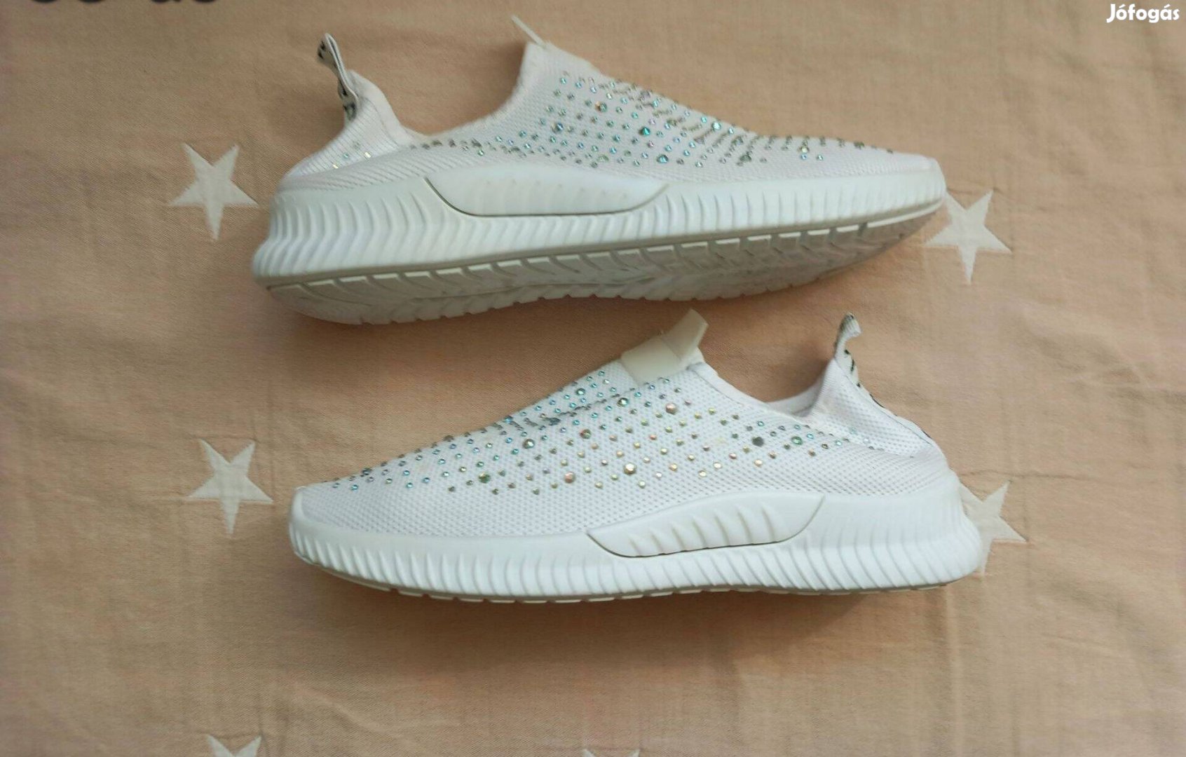 38-as női fehér vászoncipő