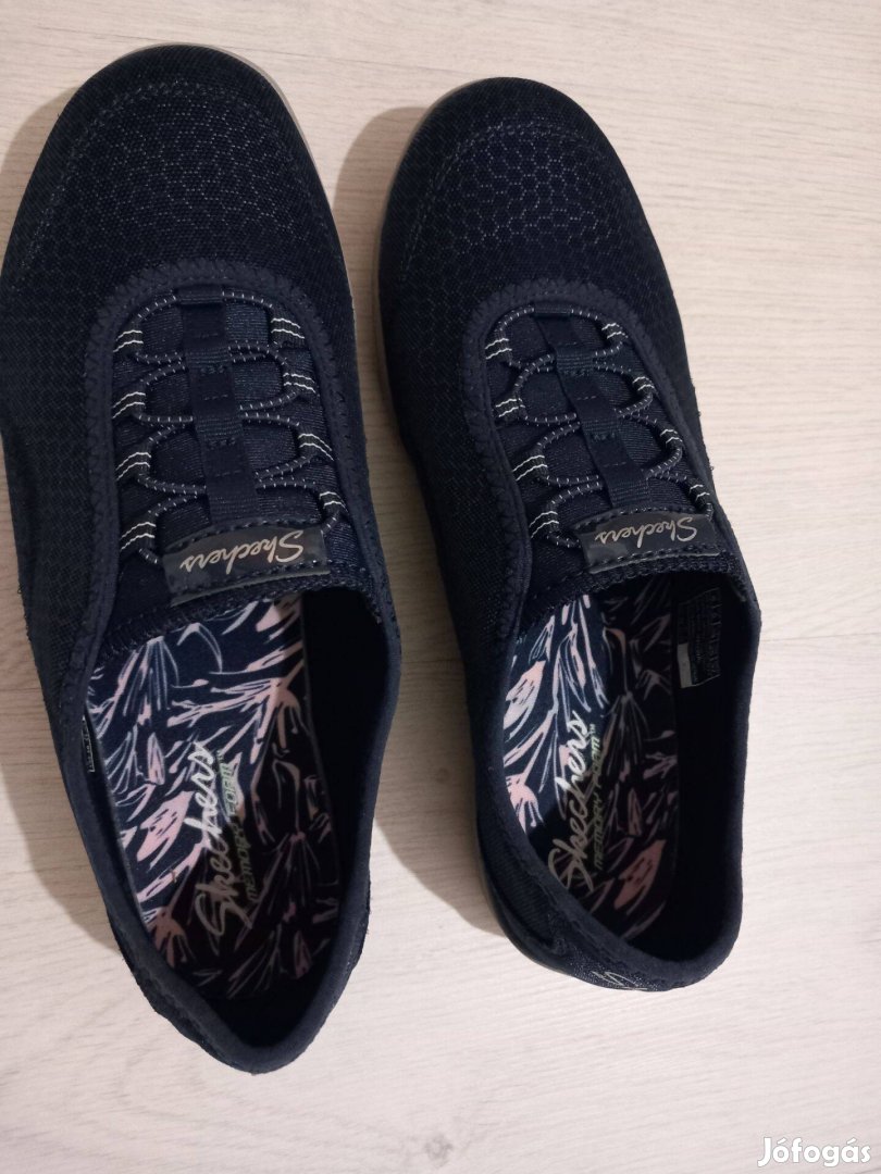 38-as új Skechers sötétkék női cipő