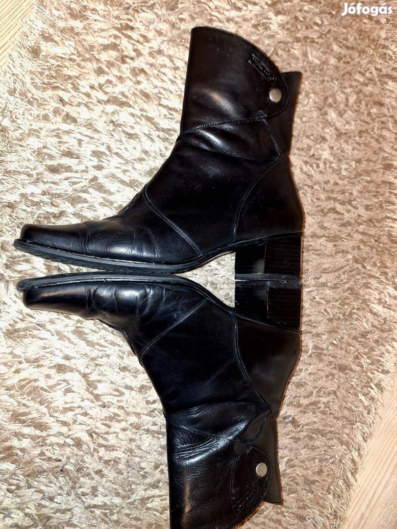 38-as valódi bőr Tamaris csizma áron alul