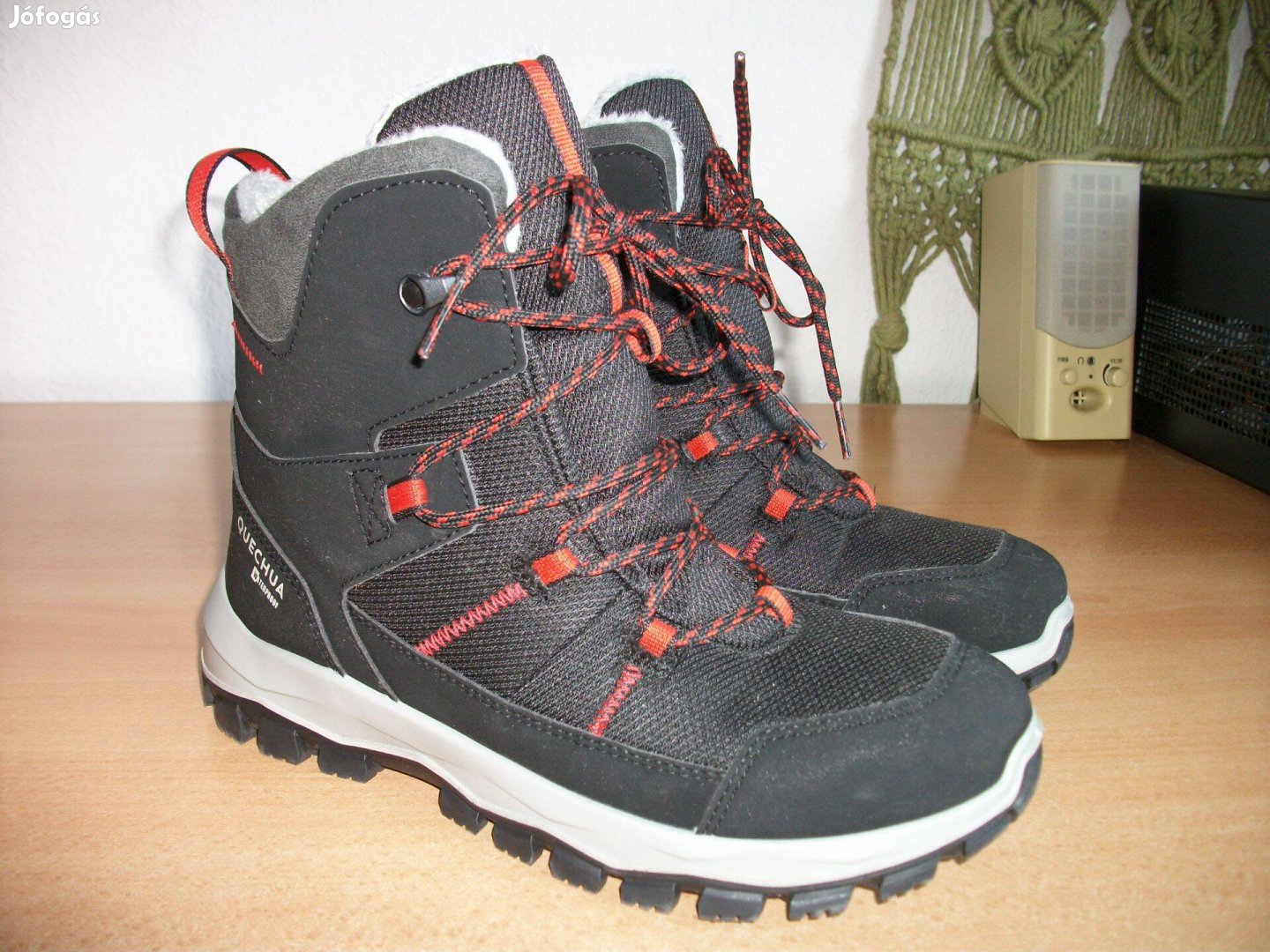 38-s méretű bélelt bakancs