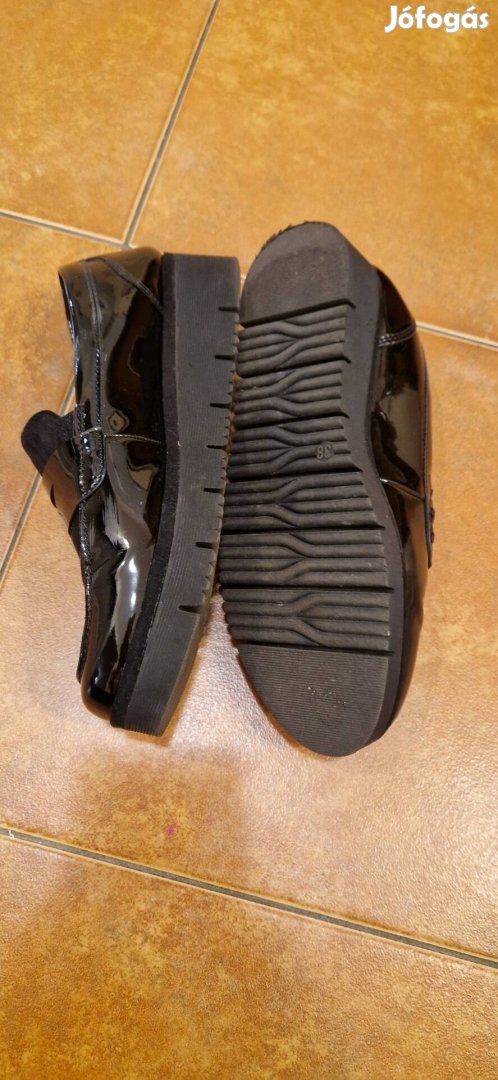 38as új fekete lakk sneaker cipő