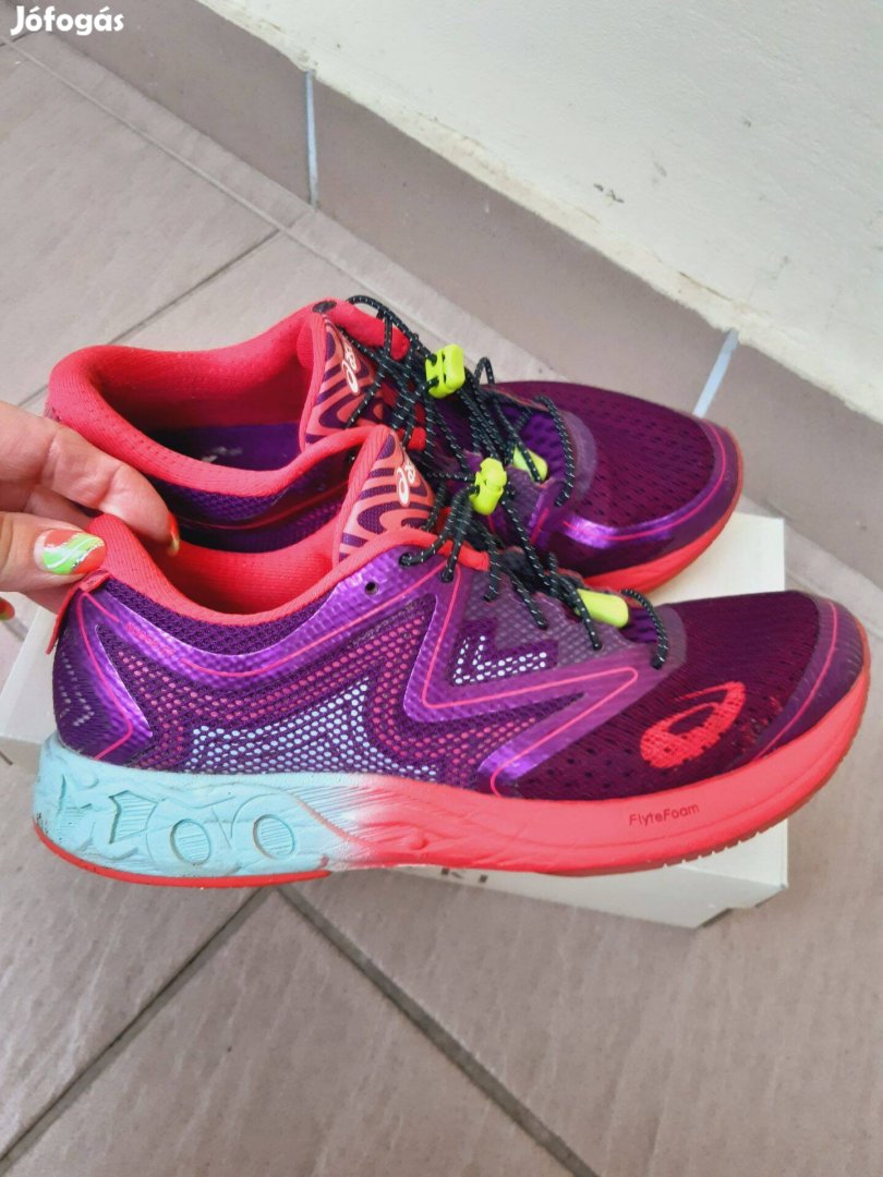 39,5-es Asics Noosaff női futó cipő(bolti ára:56 000ft