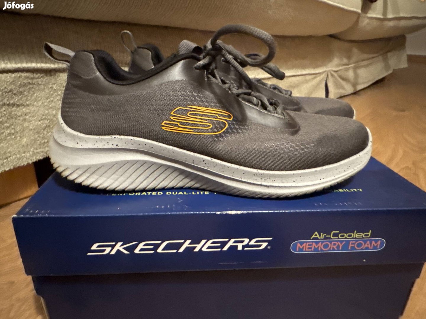 39,5-es Skechers sportcipő eladó