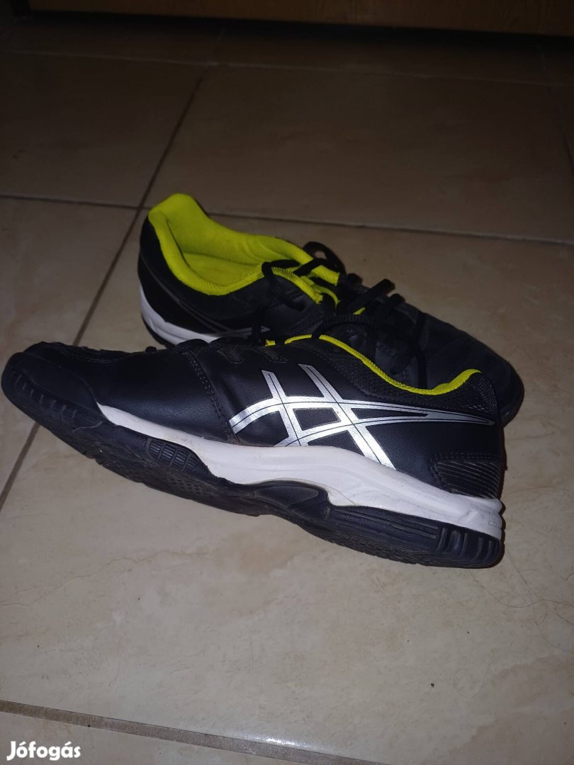 39-es Asics teniszcipő