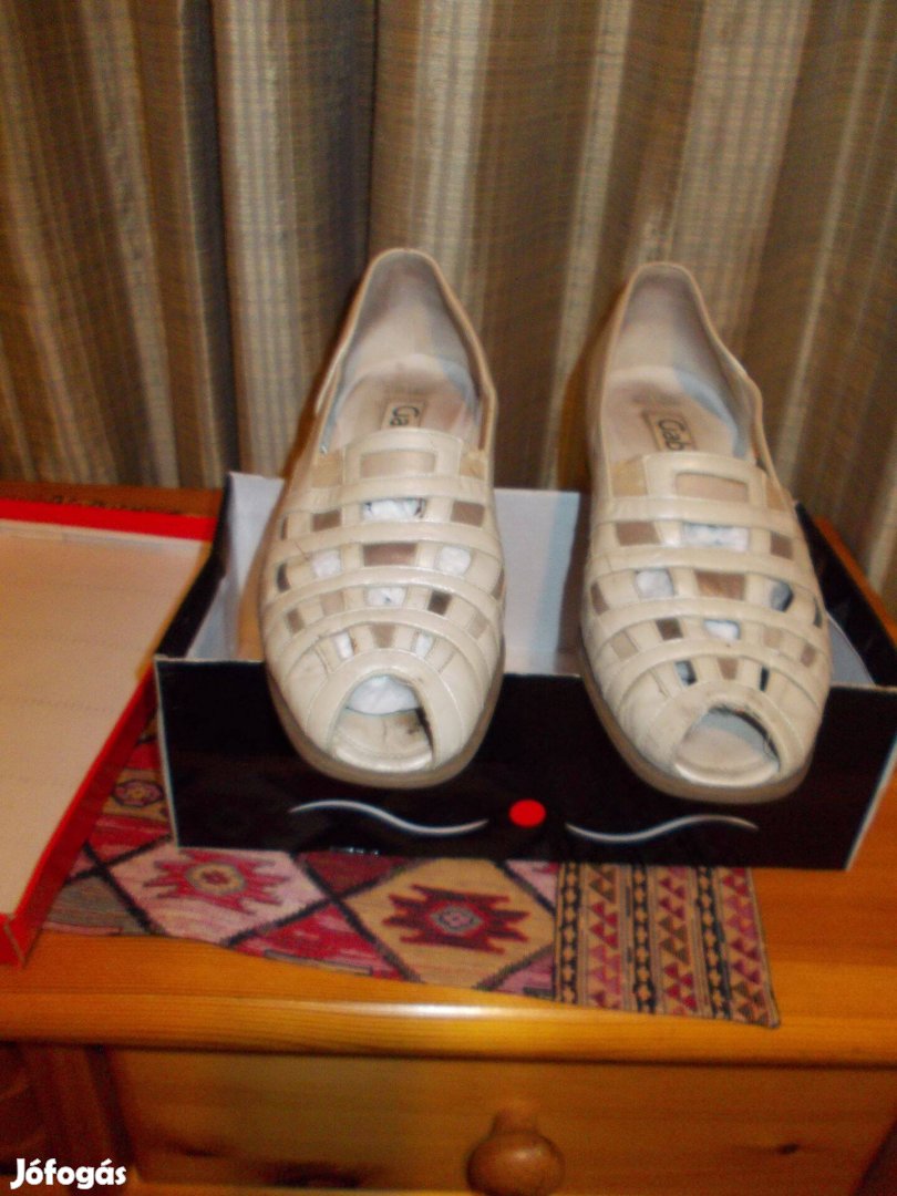 39-es női cipők egybenB