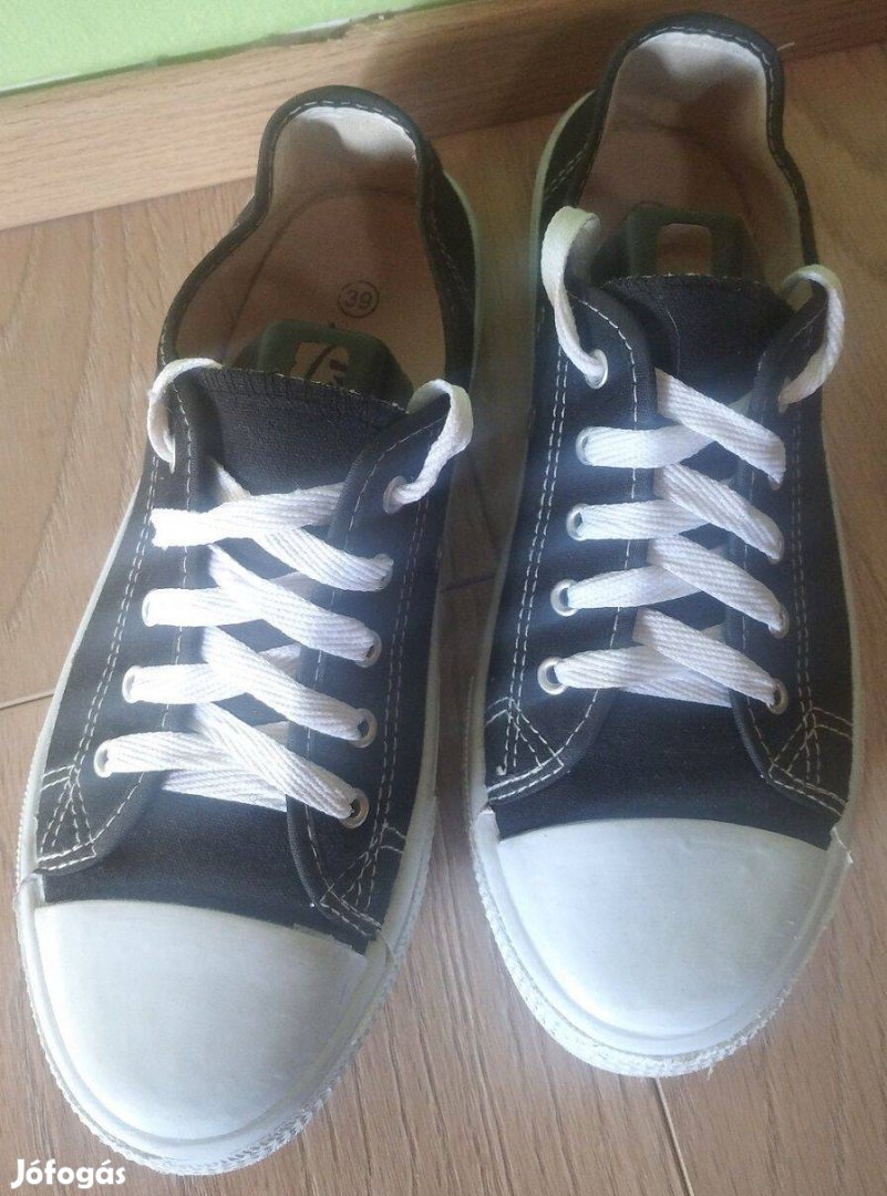 39-es tornacipő