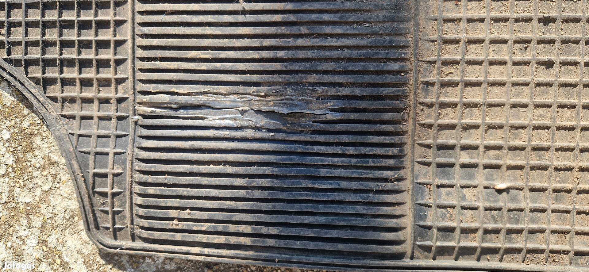 3+1 db-os gumiszőnyeg garnitúra autóba.