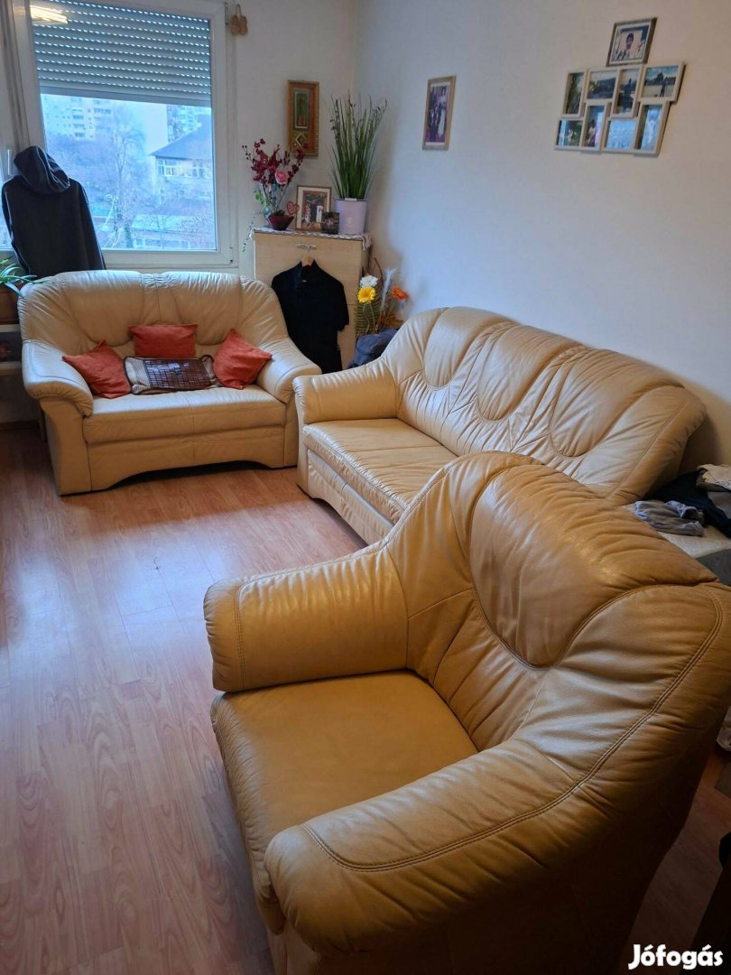 321 valódi vajbőr úlőgarnitúra eladó