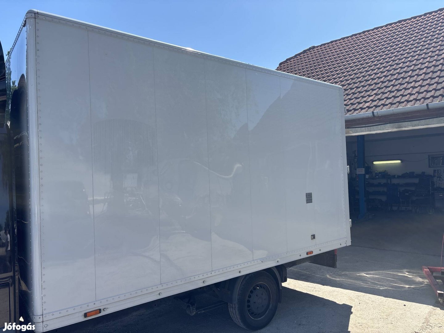 3.5T Kisteher felépítmény eladó