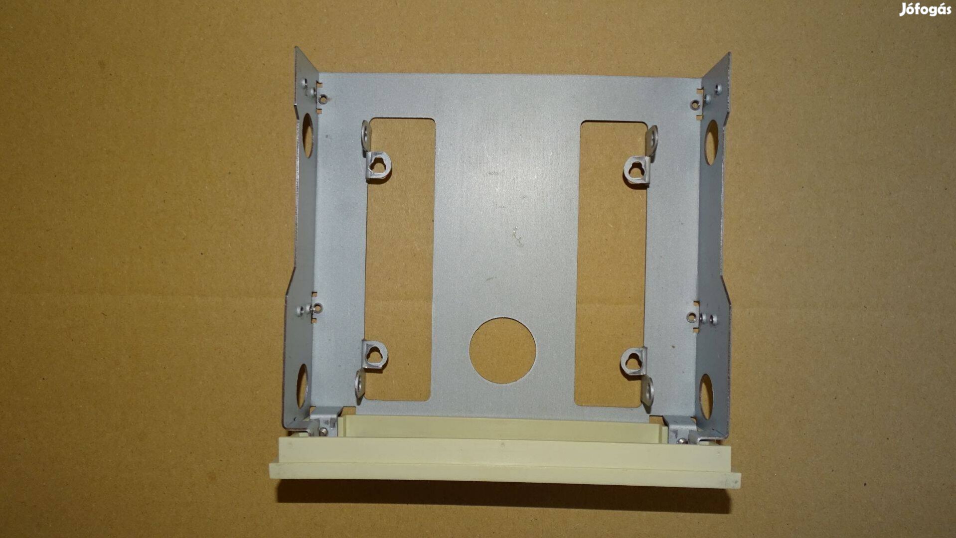 3,5 - 5,25 floppy ZIP meghajtó rögzítő konzol