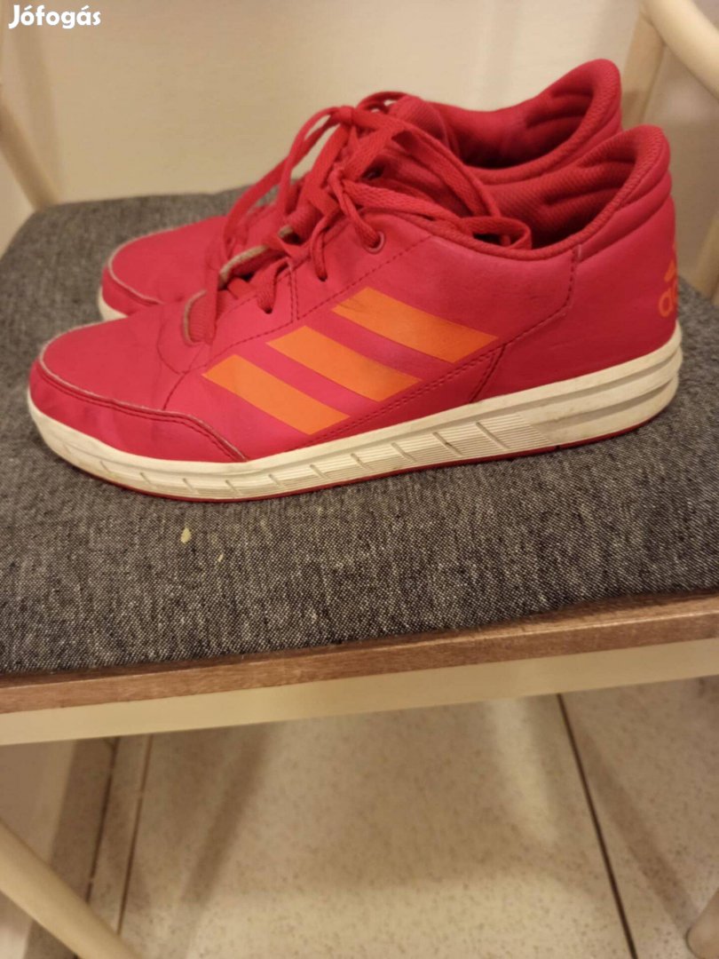 3 8 méretű Adidas cipő eladó