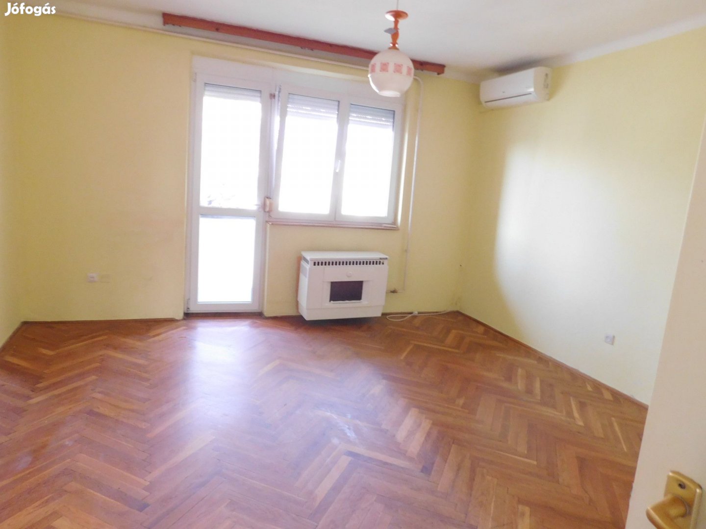 3 SZOBÁA, ERKÉLYES jó állapotú lakás eladó a Károlyi Antal