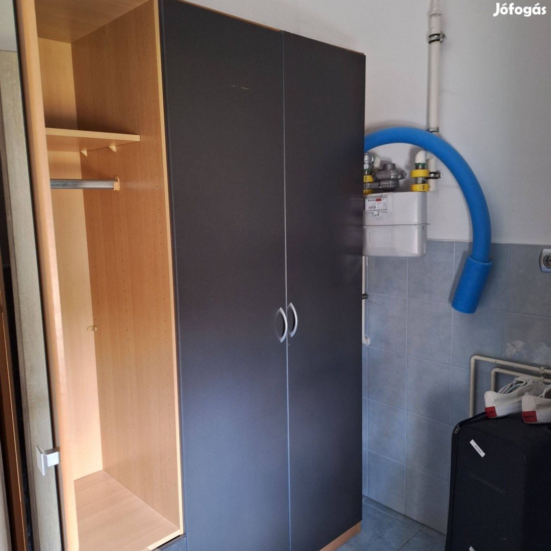 3 ajtos gardrobszekrény tűkrős, polcos