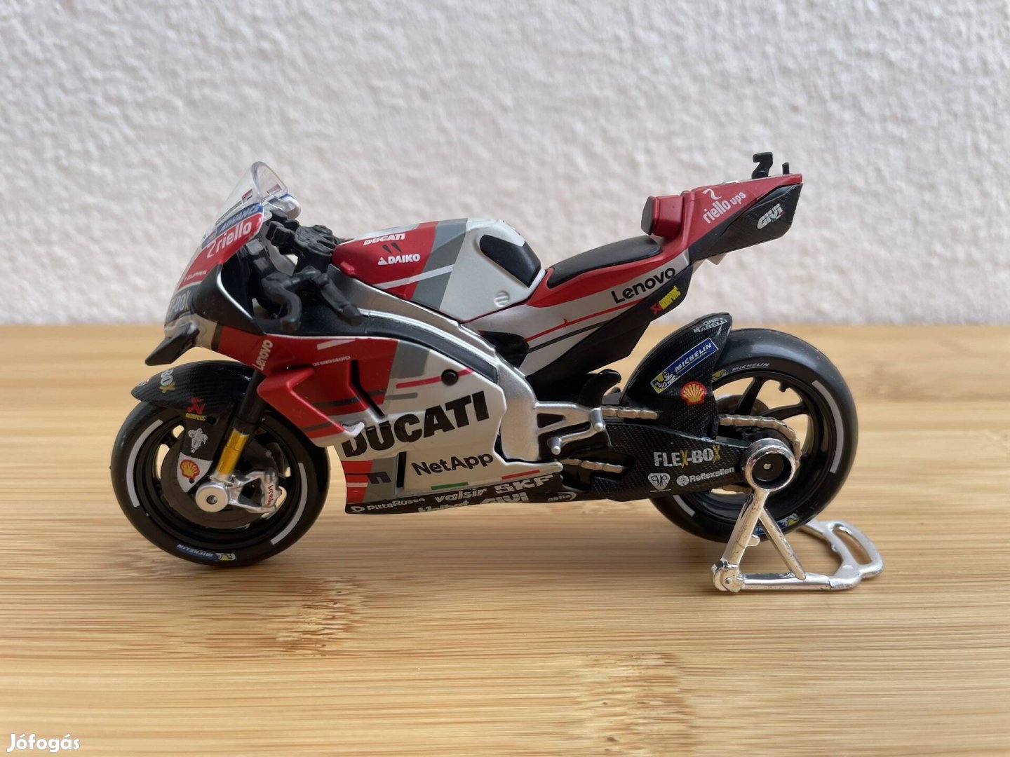 3 darab Ducati modell. 1/18