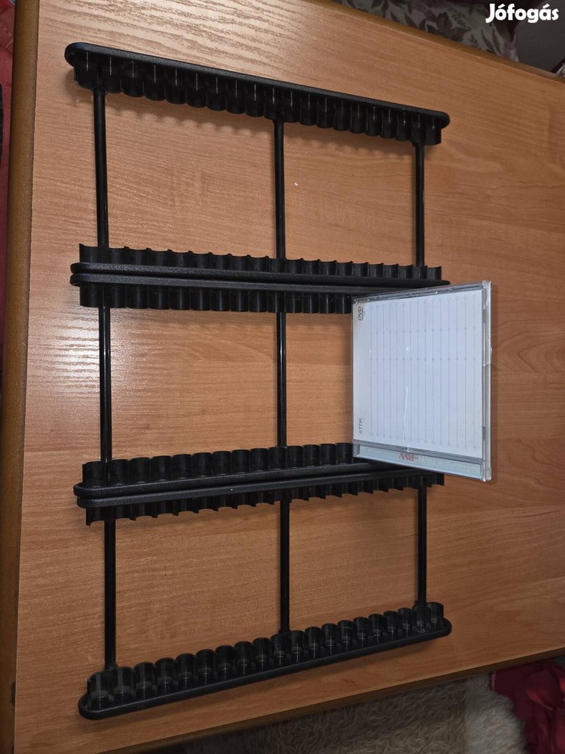 3 db CD tarto fekvő