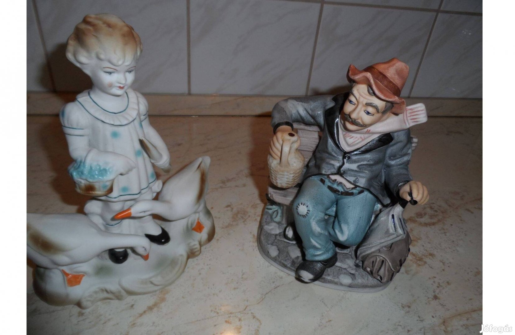 3 db. biszkvit porcelán figurális szobrok