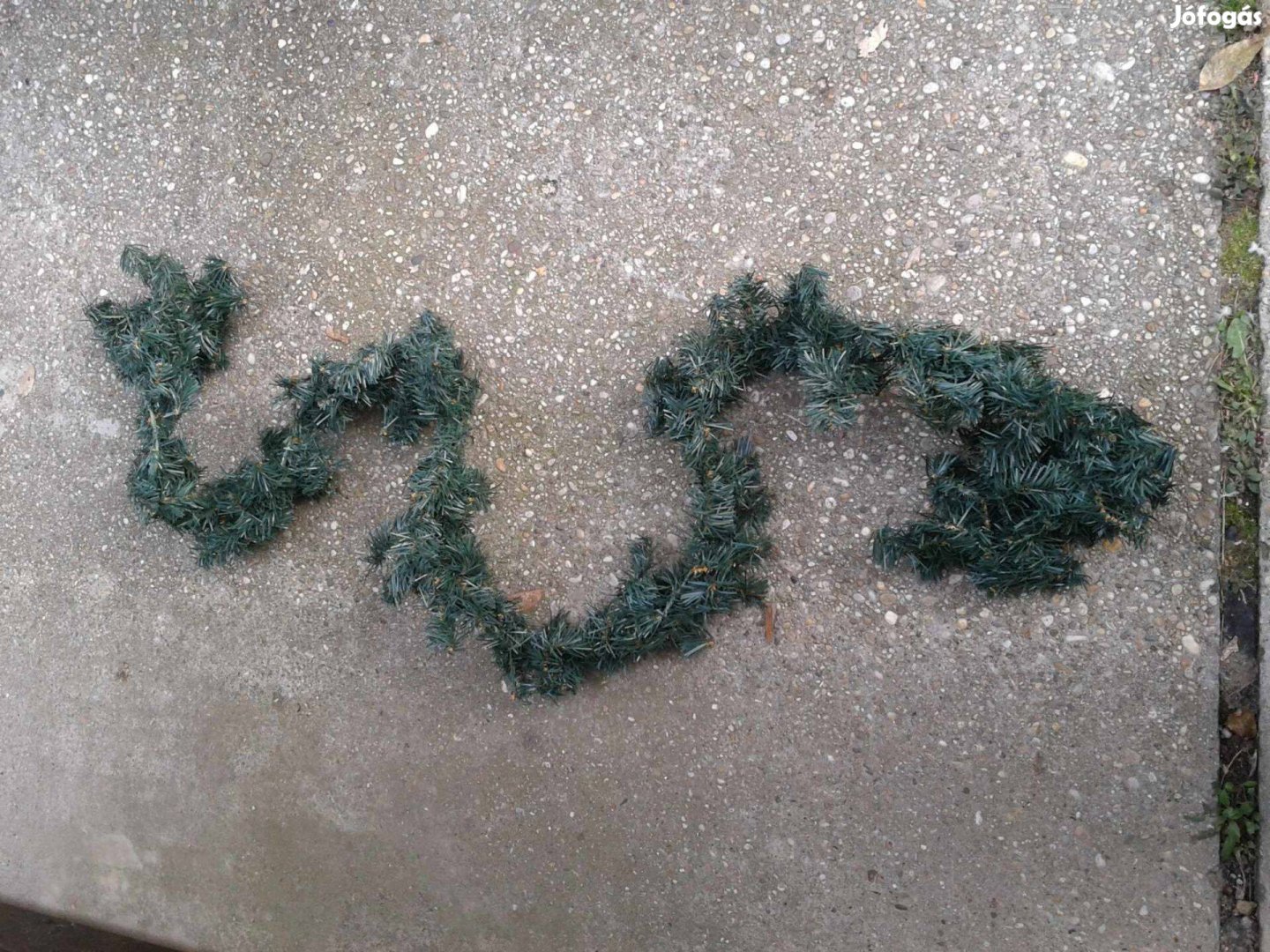 3 db különböző árnyalatú girland és díszítő eladó