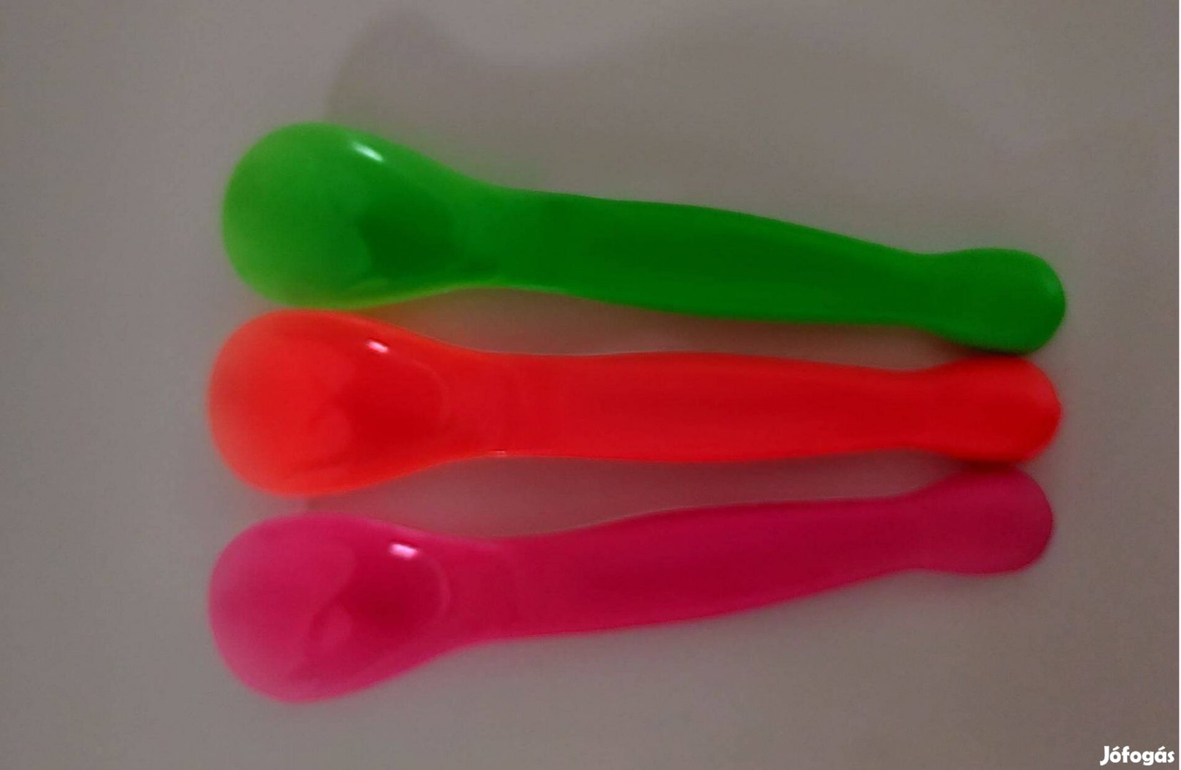 3 db műanyag baba kanál 2 db ajándék