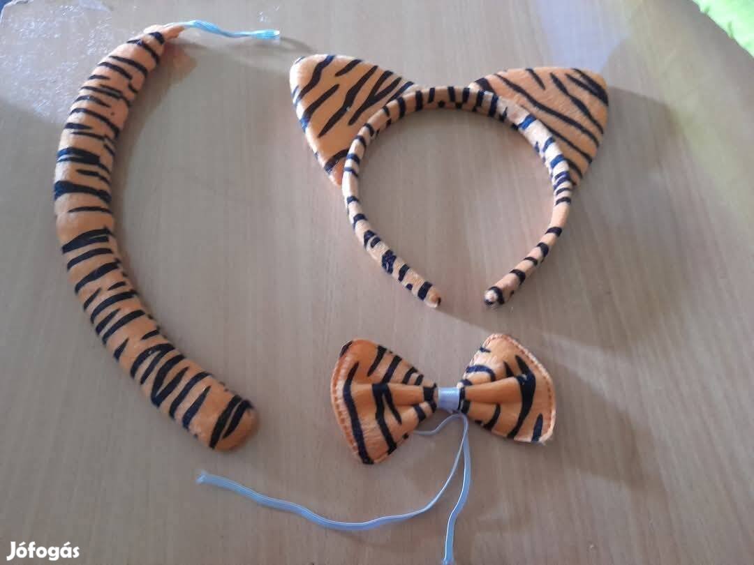 3 db-os Tigris jelmez szett