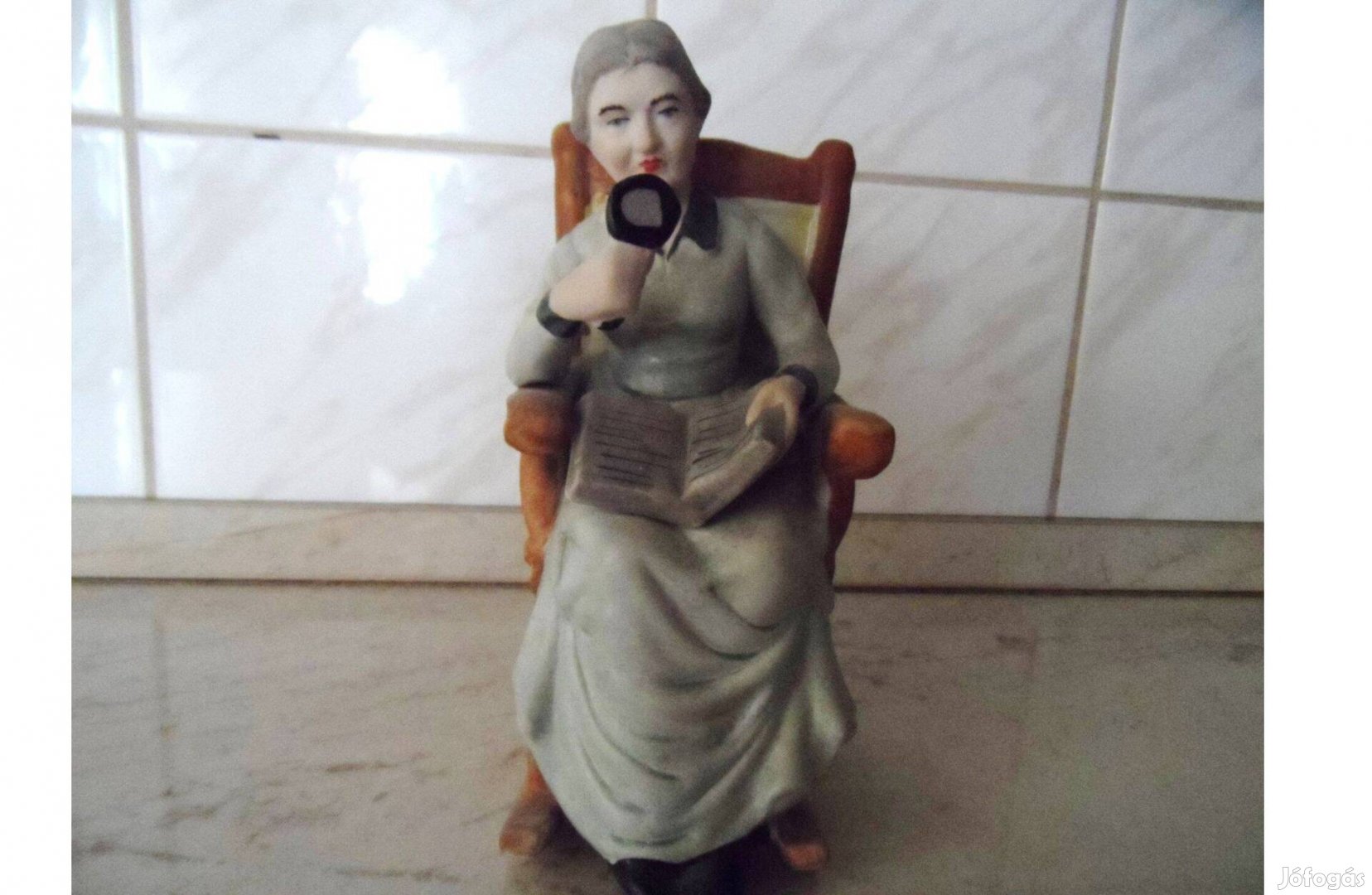 3 db porcelán figurális szobor