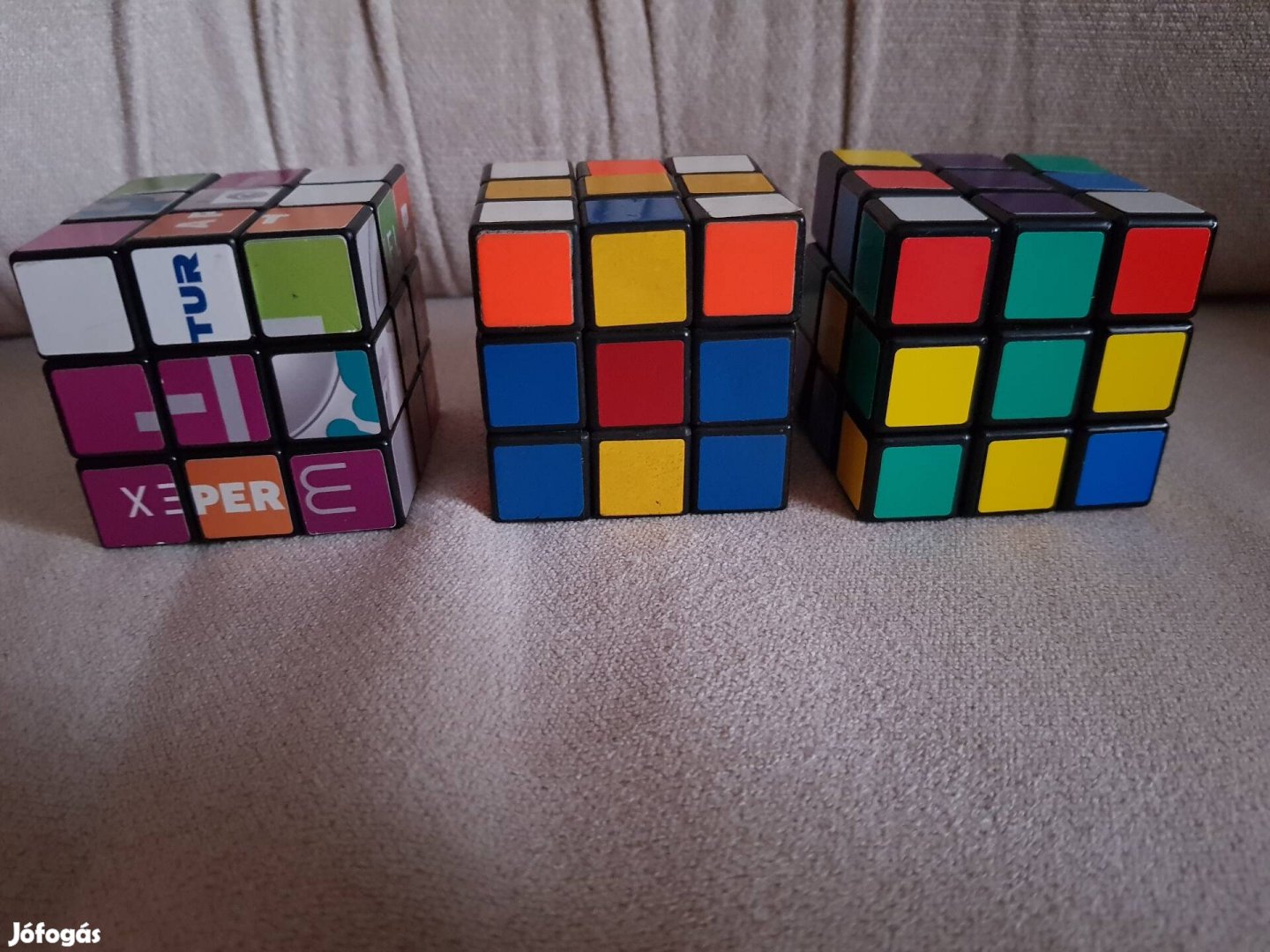 3 db régebbi Rubik kocka