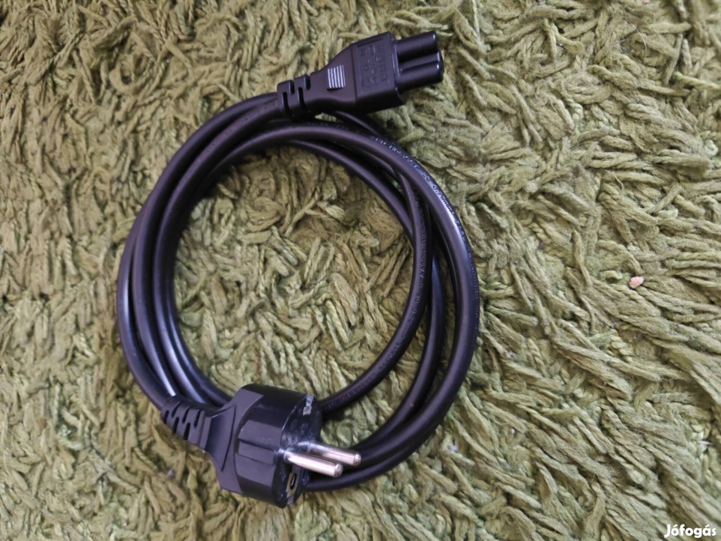 3 eres, 1,5m mikiegeres hálózati tápkábel, pl. laptophoz.
