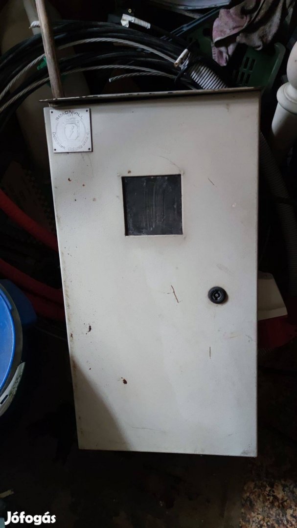 3 fázisú Simonvill Kalocsa - felvonulási szekrény,