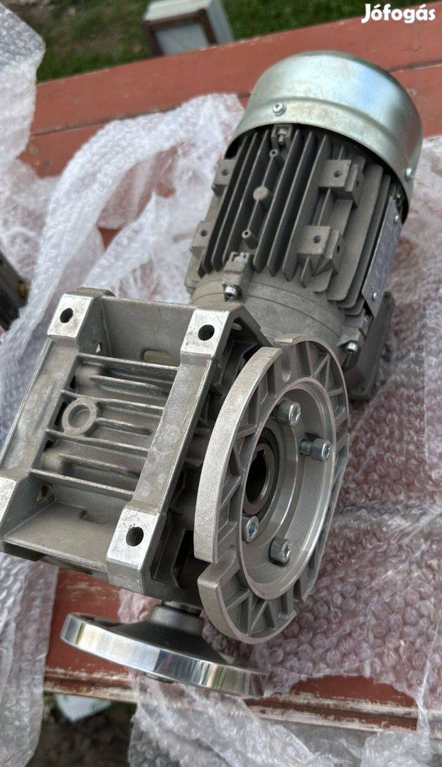 3 fázisú motor fogaskerekes hajtással. Siti716