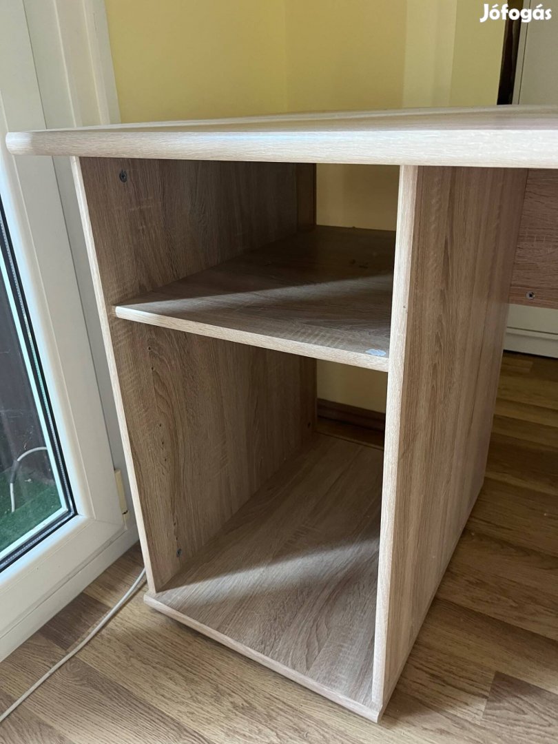 3 fiókos íróasztal