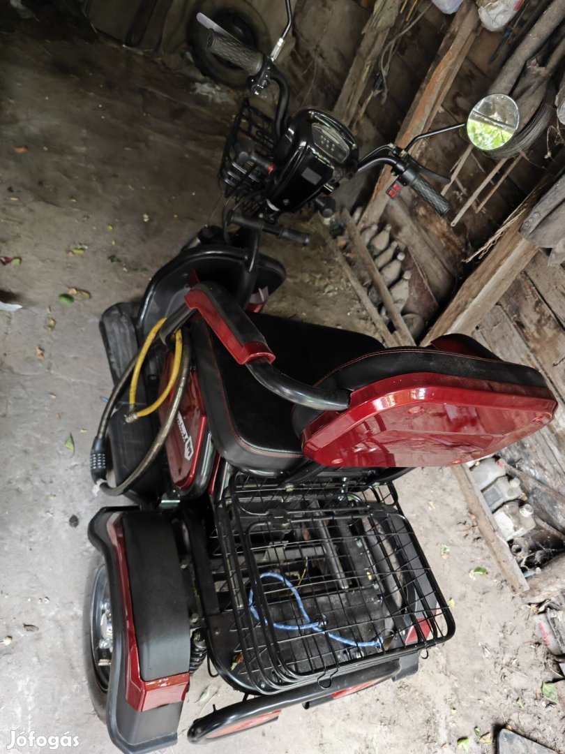 3 kerekű moped