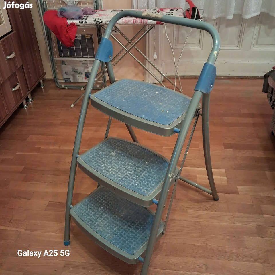 3 lépcsős fellépő