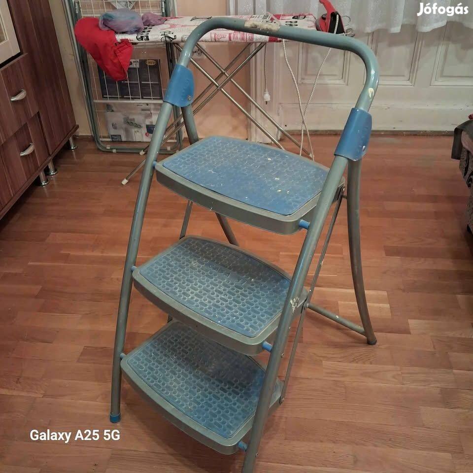 3 lépcsős fellépő