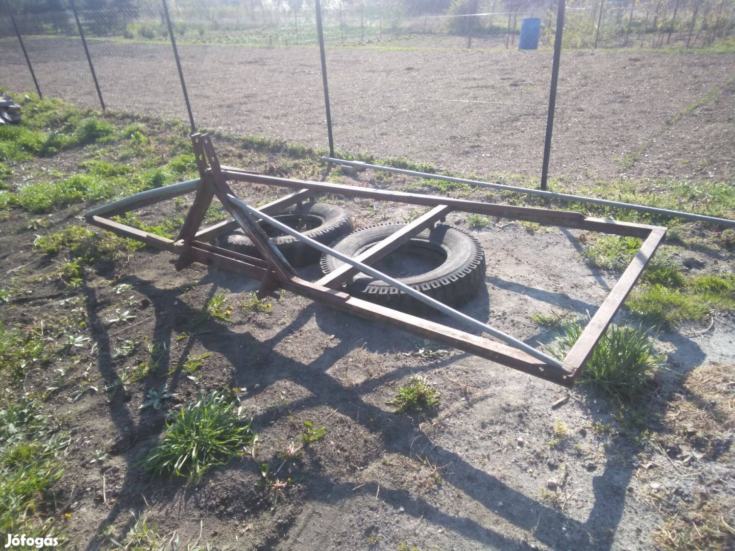 3 leveles függesztett fogas kerete eladó
