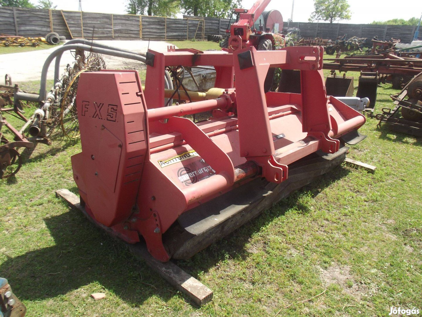 3 méteres szárzúzó újszerű állapotban, alig használtan eladó