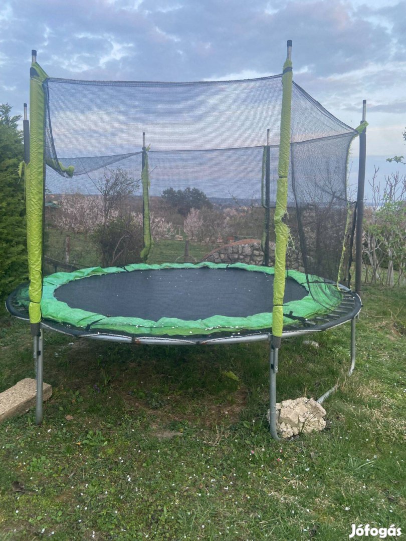 3 méteres trambulin Kenesén