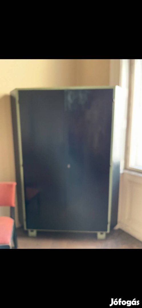 3 nagy szekrény, ingyen Bp. VIII.ker